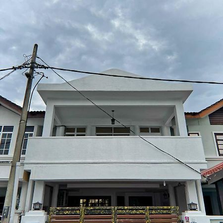 Ibai Golf Home Resort Homestay Kuala Terengganu Exterior foto